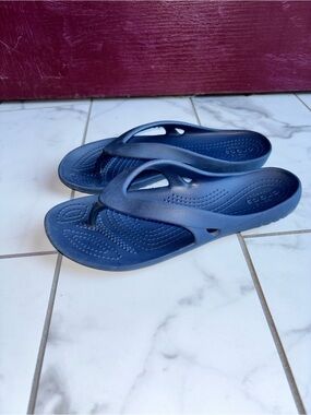 CROCS Navy Women's Thong Sandal Flip Flops
